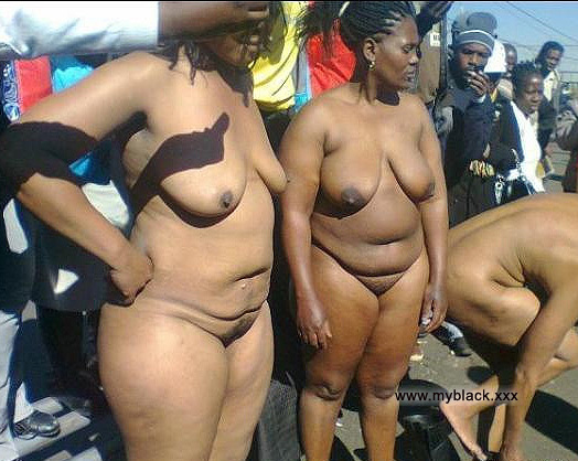 Bbw Swingers New York - Older Black exhibitionists and swingers roam naked. Full-size image #1